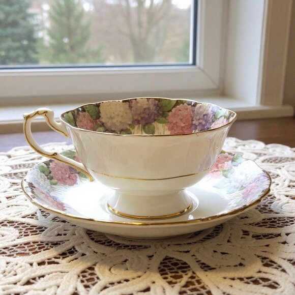 Paragon Fine Bone China Hydrangea Floral Teacup & Saucer Set With Gold Trim - Picture 3 of 6